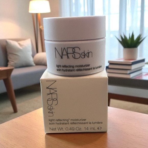 NARS skin - light reflecting moisturizer. 14 ml new/ 0.49 travel size - Picture 1 of 2